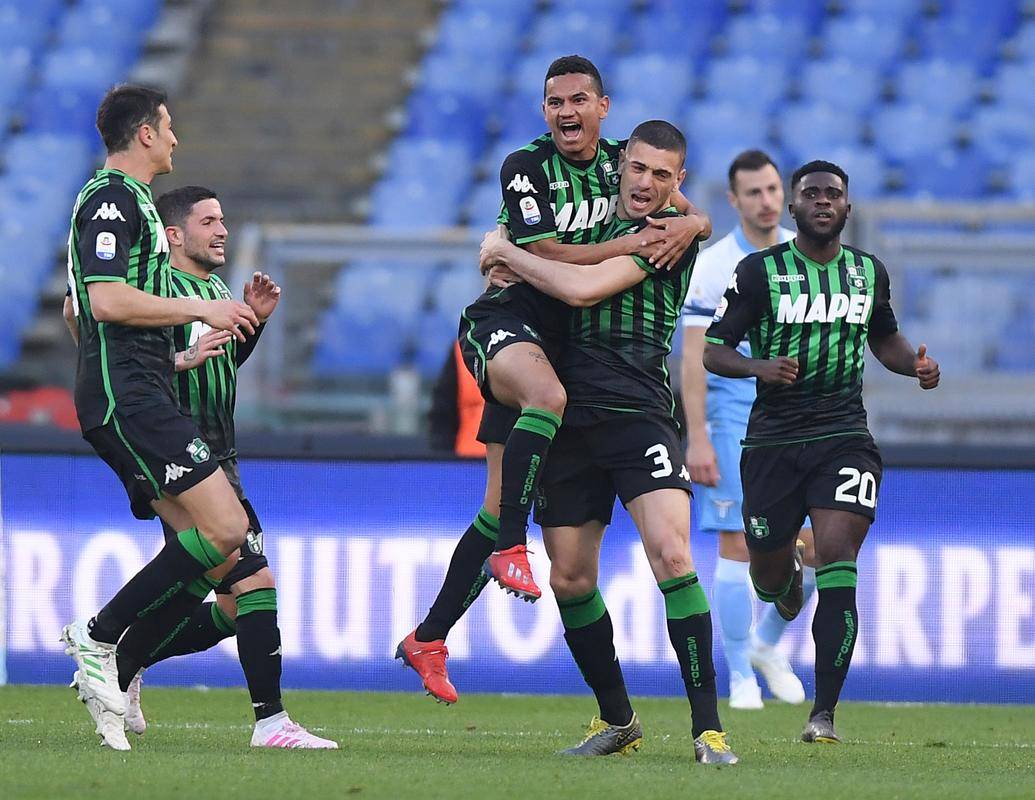 包含那不勒斯客场力克对手，赢得比赛的词条