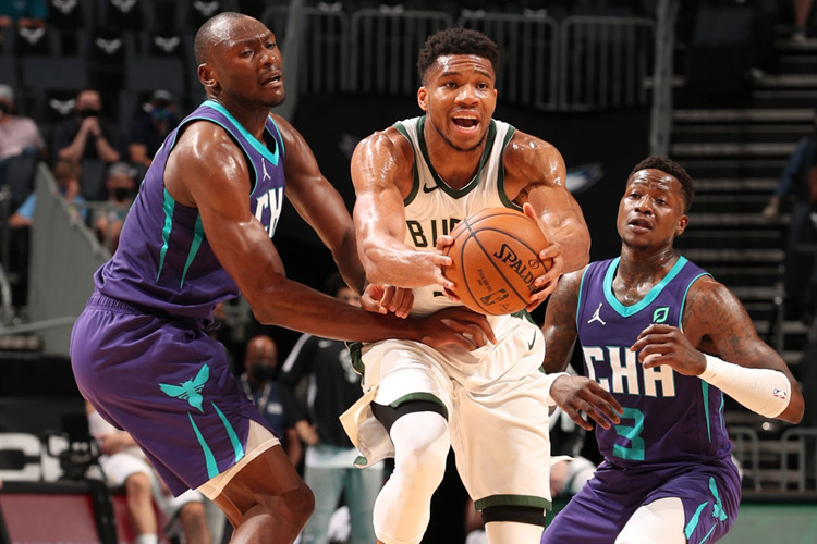 雄鹿连续获胜,黄蜂险胜逆转的简单介绍 雄鹿连续获胜,黄蜂险胜逆转的简单介绍