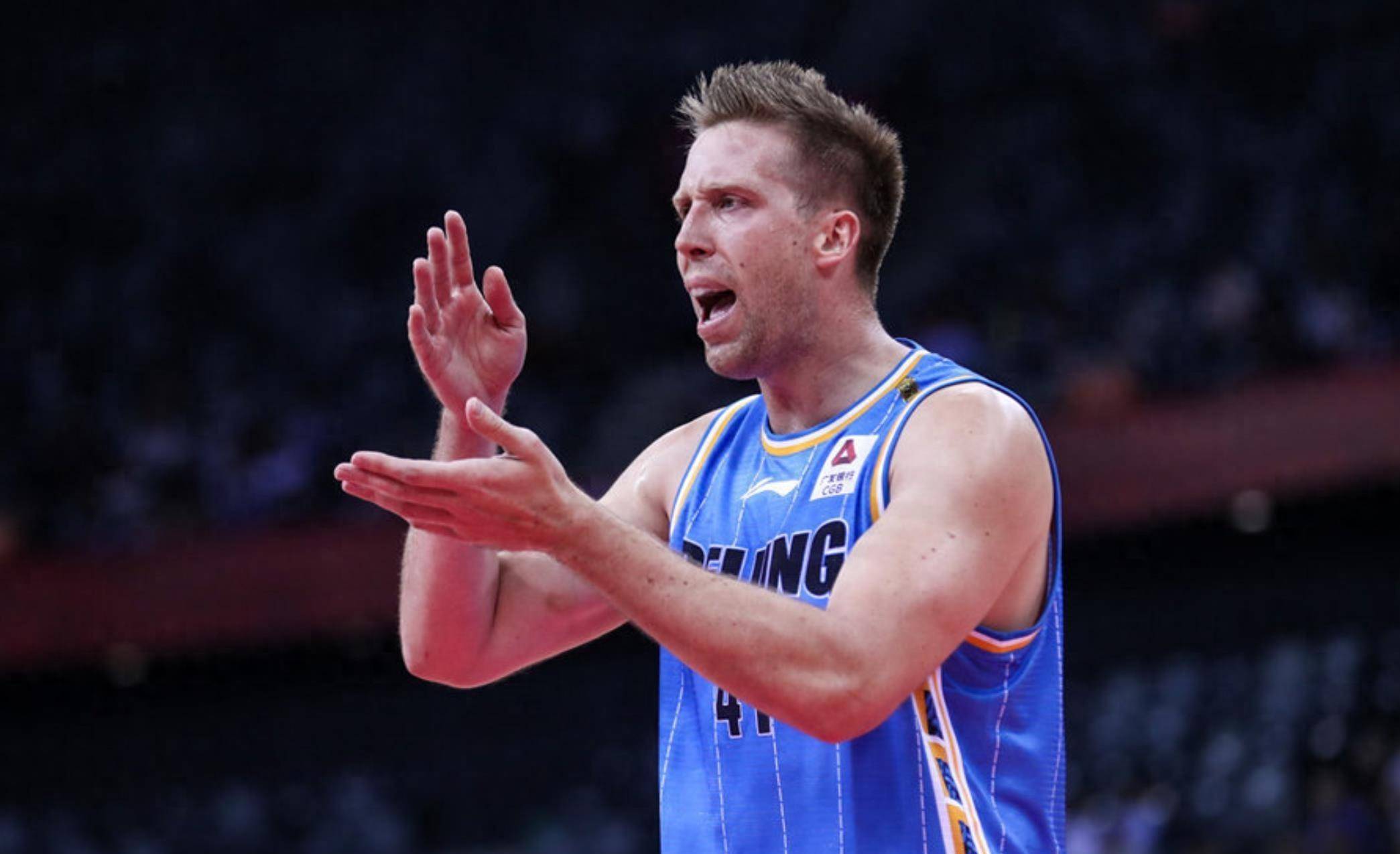 雷霆绝杀南韩男篮，汉密尔顿送出助攻