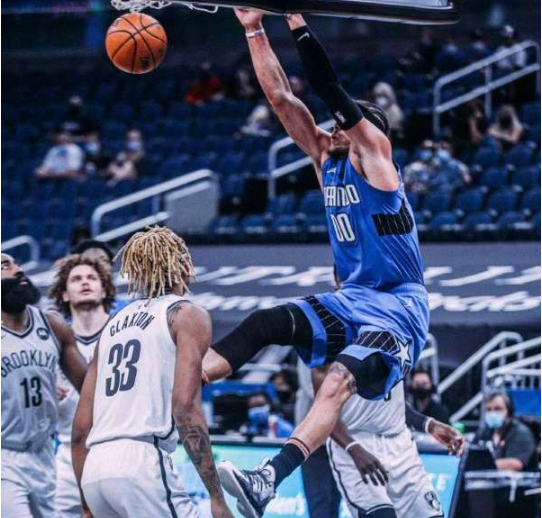 篮网鏖战尼克斯，拉文一己之力扛起全队的简单介绍