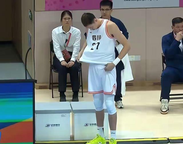 四川男篮内线优势突出，战术打法独特的简单介绍