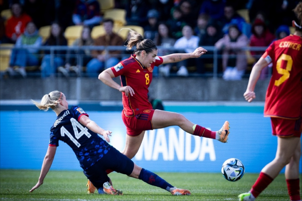 PG电子游戏-包含加拿大队女足告捷，小组赛保持不败的词条