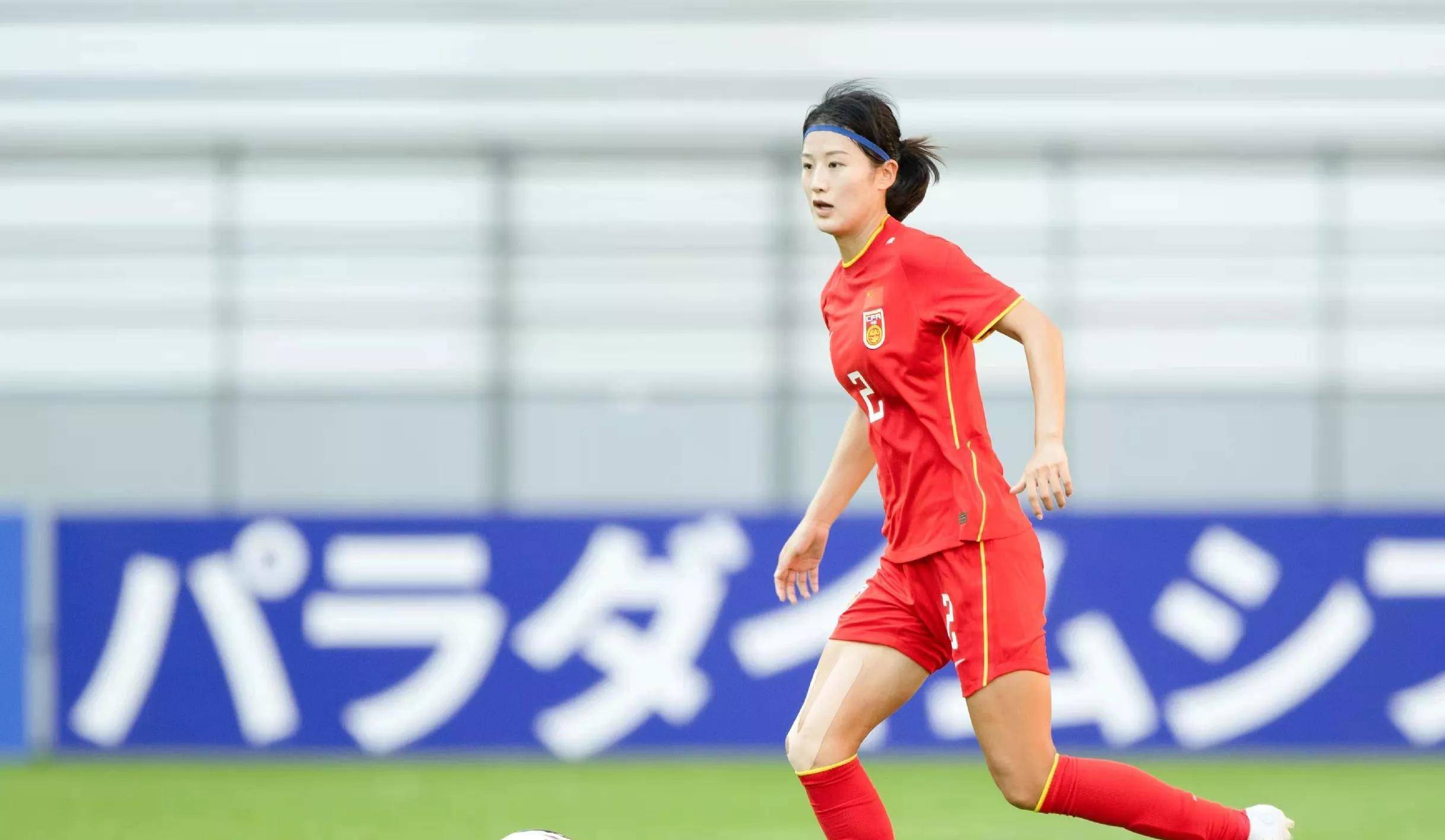 包含加拿大队女足告捷，小组赛保持不败的词条