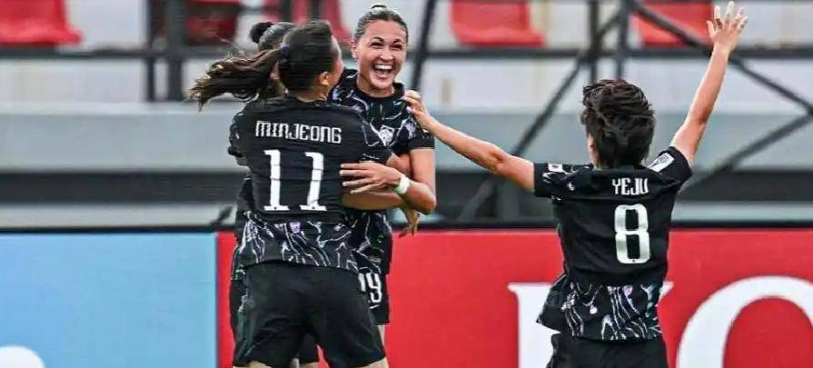 哥伦比亚女足全力以赴，取得胜利晋级