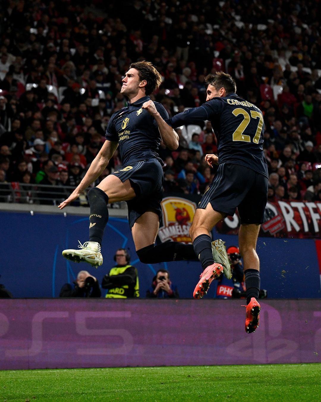 关于里昂强势拜仁，弗拉霍维奇三分雨点燃全场的信息