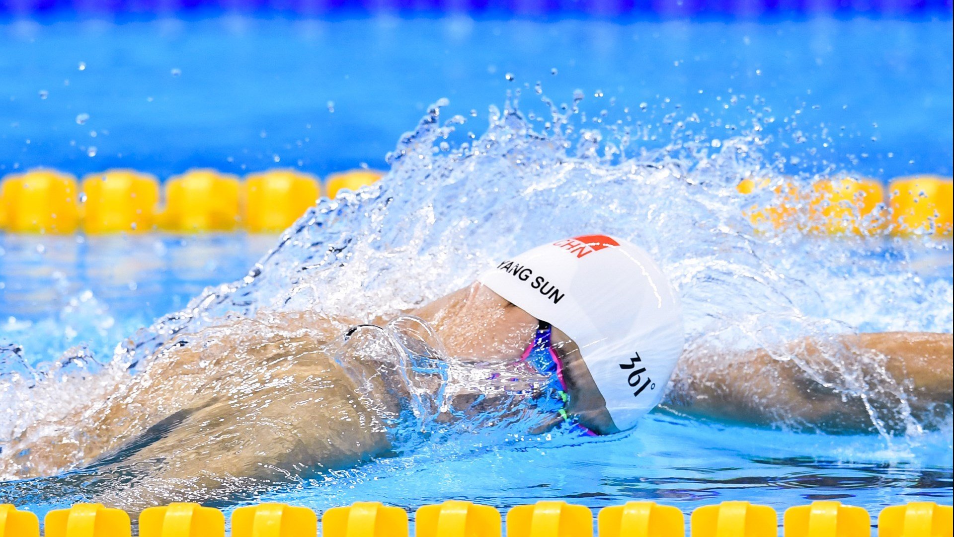 绿茵场上的国家德比，篮球馆内的闪电战—竞技体育的两种极致美学