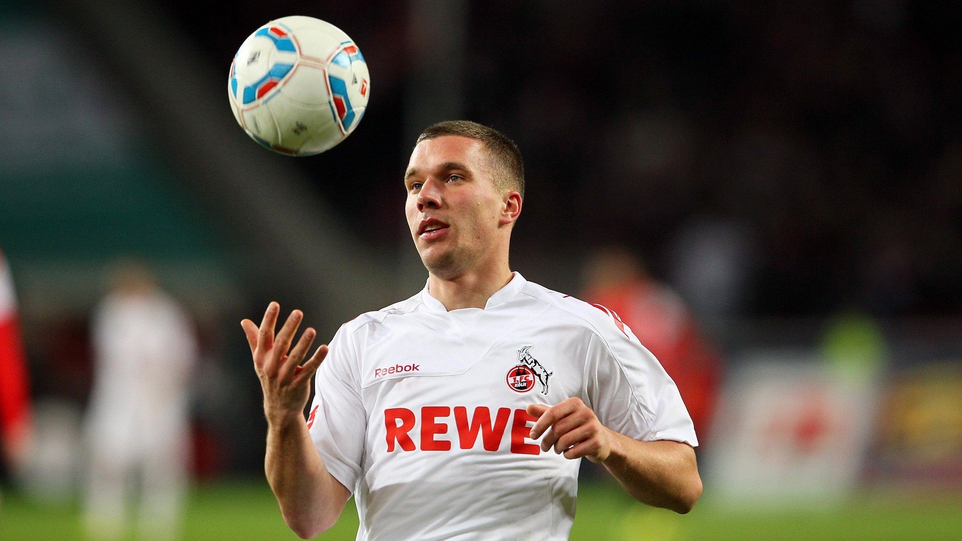 南美铁血鏖战欧陆豪门，弗拉霍维奇关键一击定乾坤，秘鲁足球精神闪耀圣西罗